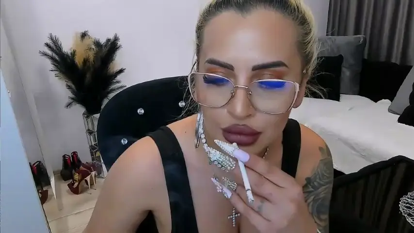 lovelyblondyx
