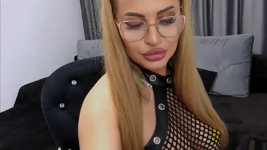 lovelyblondyx