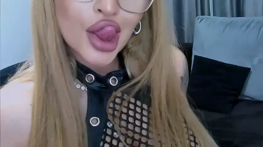 lovelyblondyx