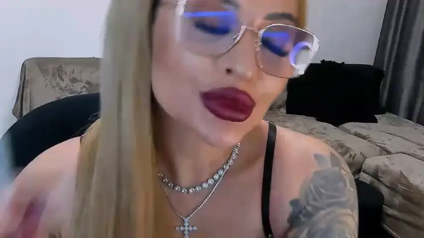 lovelyblondyx