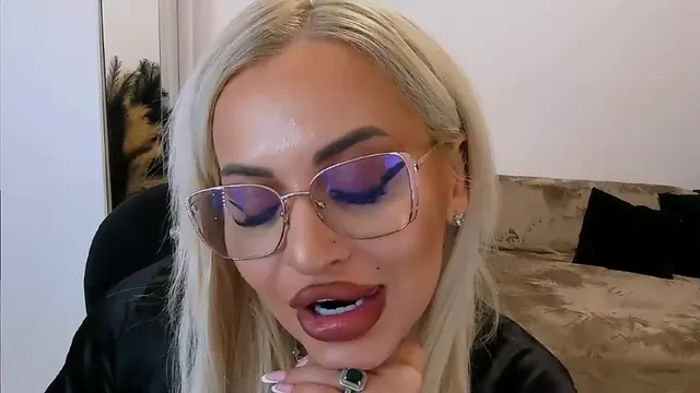 lovelyblondyx