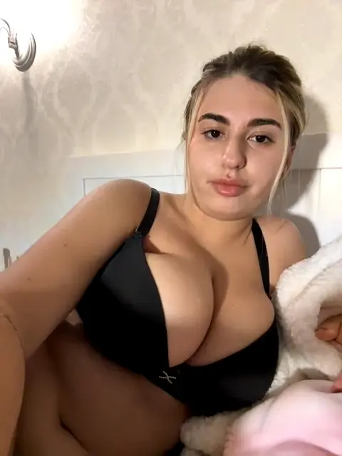 onlylolaa