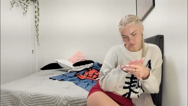 ariah_is_blonde