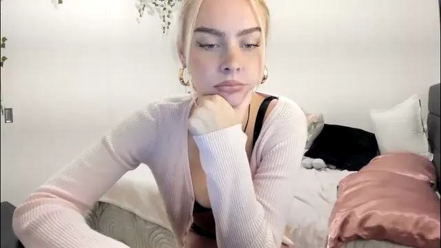ariah_is_blonde