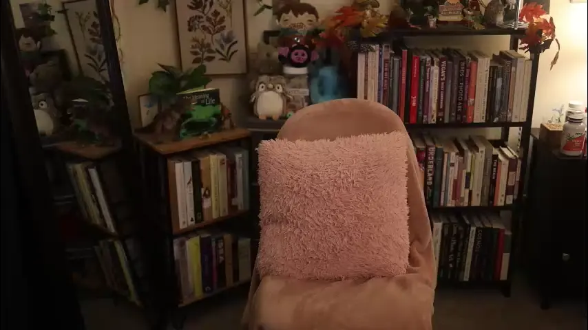ellynaomi