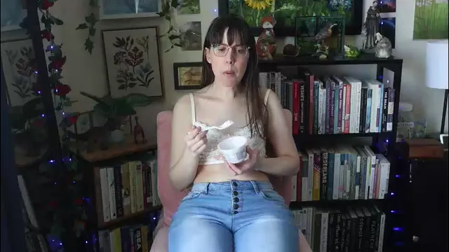 ellynaomi