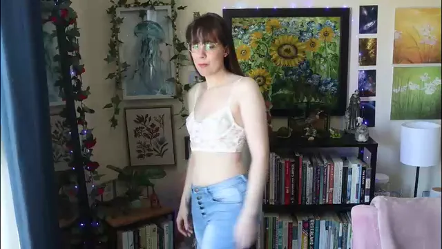 ellynaomi