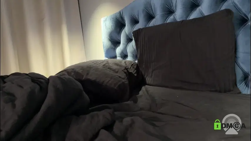 hollyextra