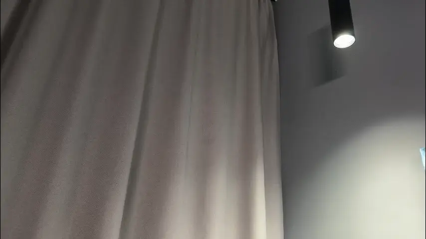 hollyextra