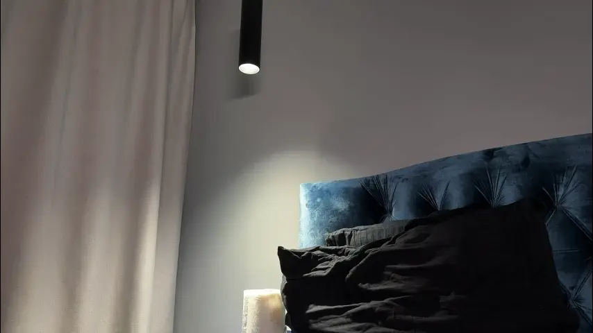 hollyextra