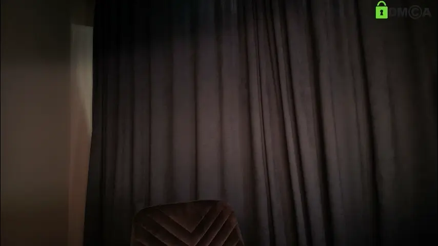 hollyextra