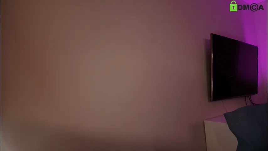 hollyextra