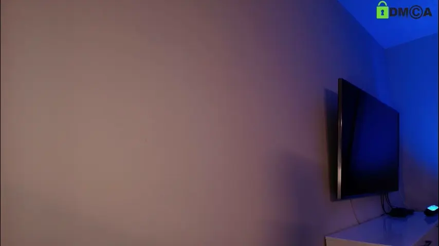 hollyextra