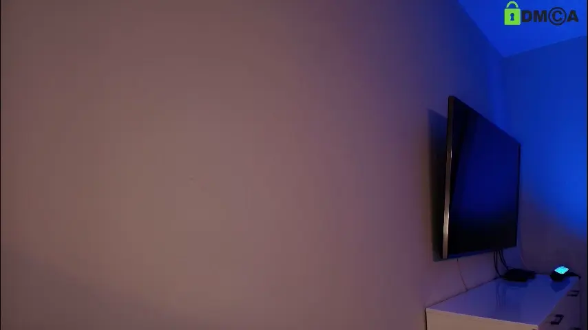 hollyextra