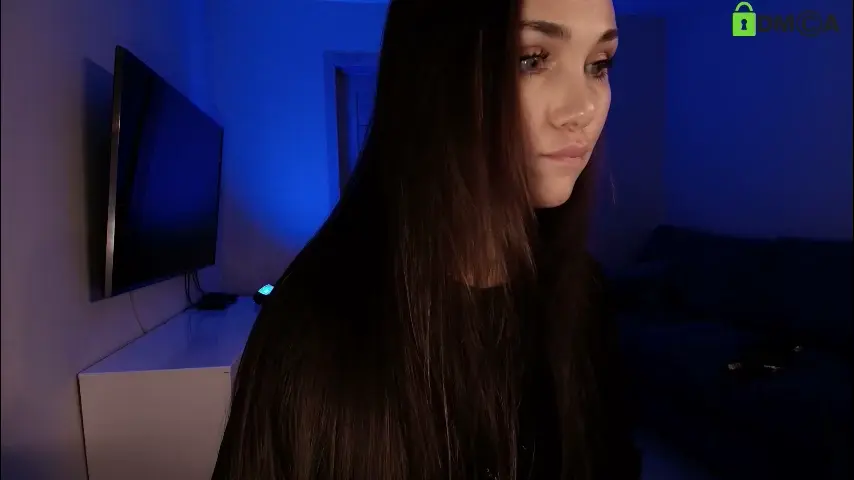 hollyextra