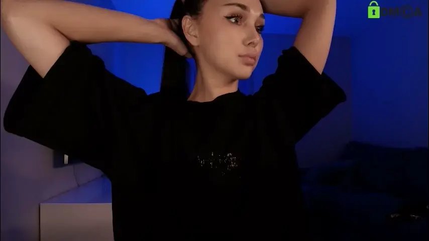 hollyextra