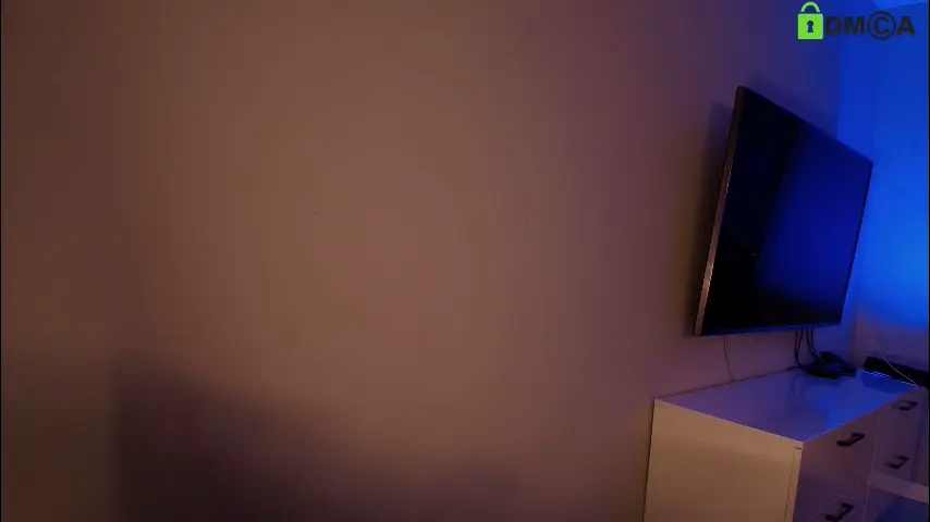 hollyextra