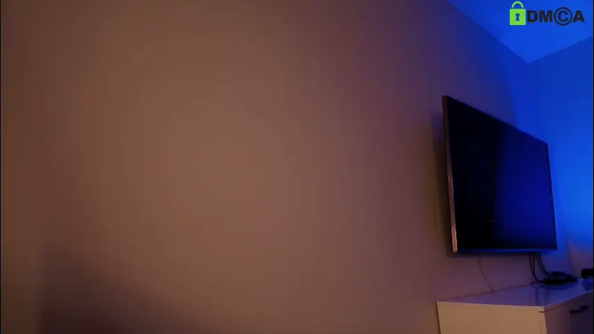 hollyextra