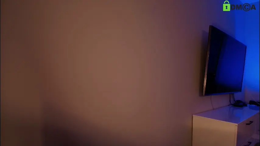 hollyextra
