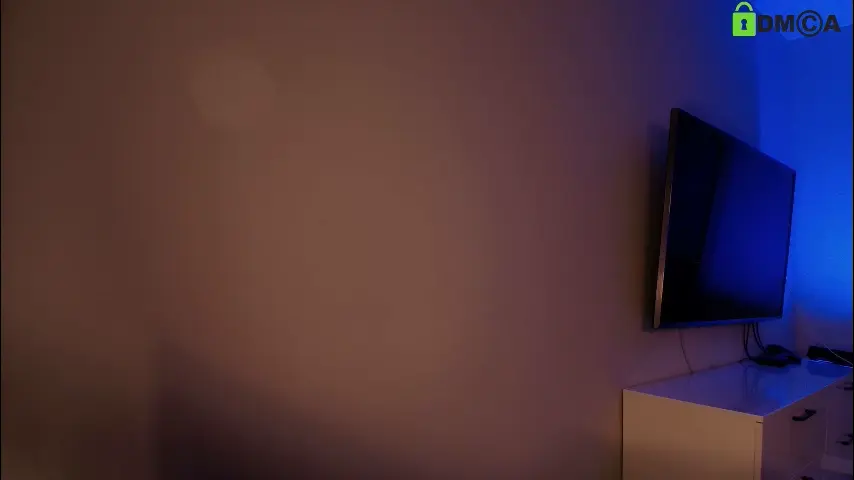 hollyextra