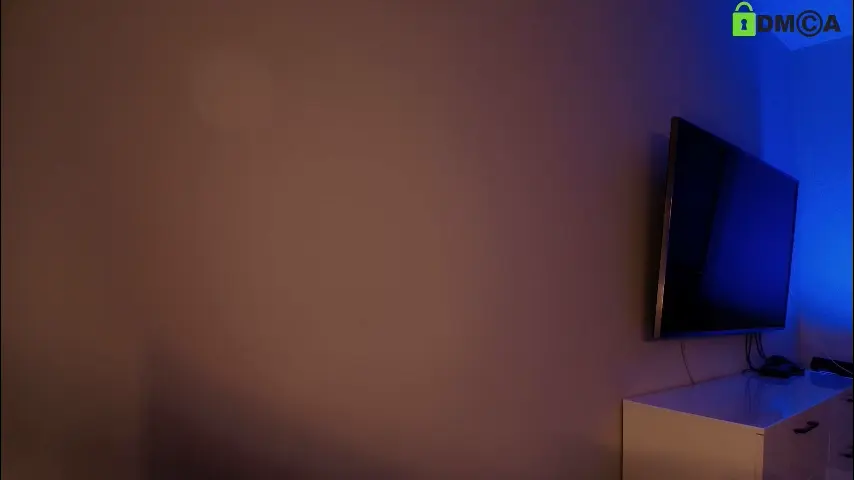 hollyextra
