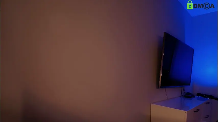 hollyextra