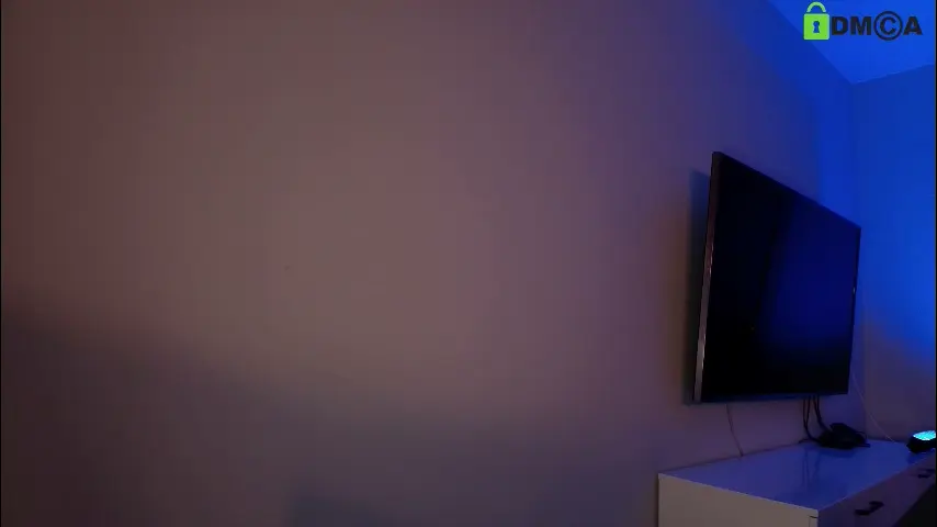 hollyextra