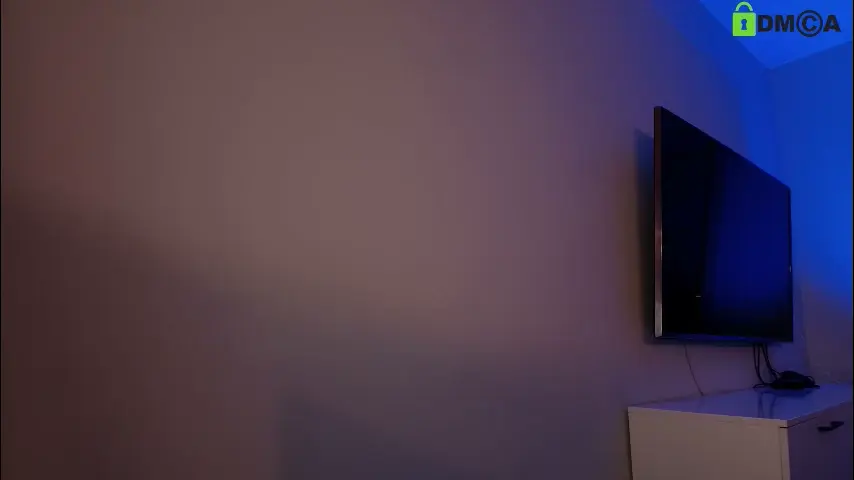 hollyextra