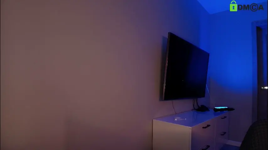 hollyextra