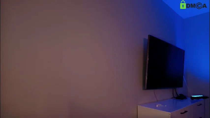hollyextra