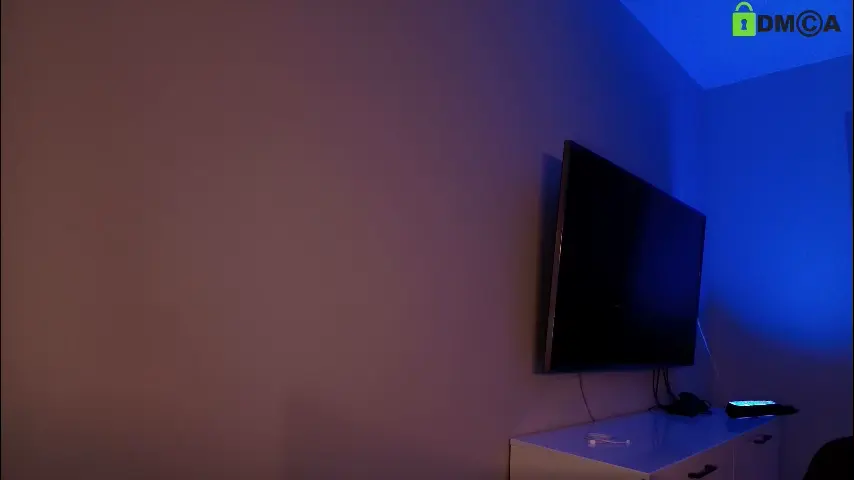 hollyextra