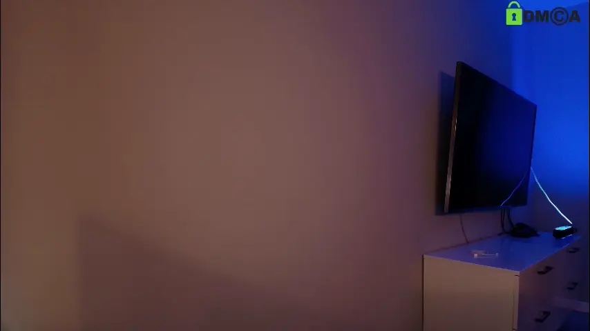 hollyextra