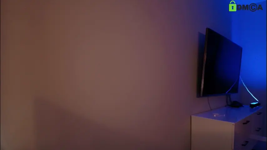 hollyextra