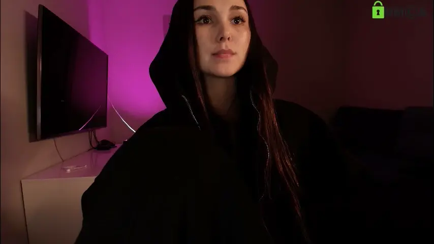 hollyextra