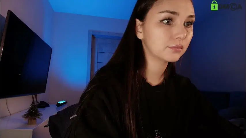 hollyextra