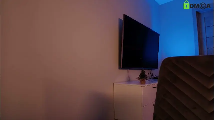 hollyextra