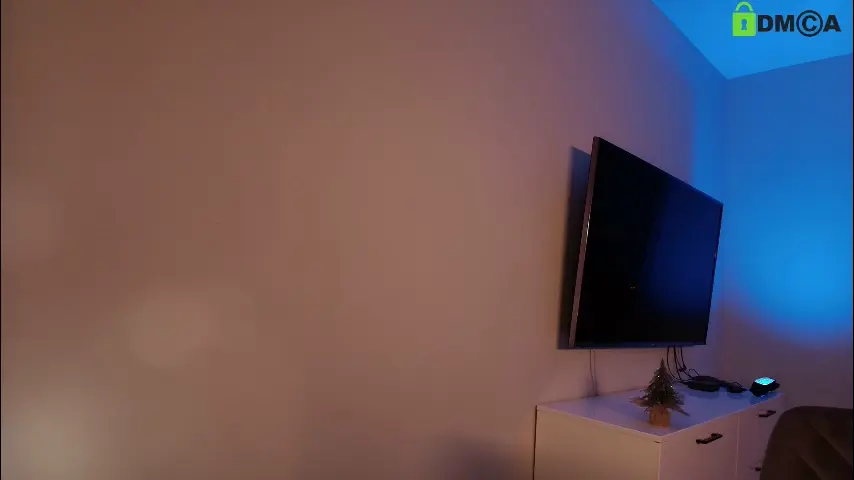 hollyextra