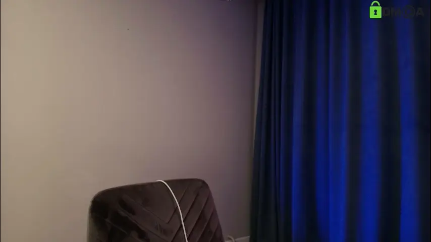 hollyextra