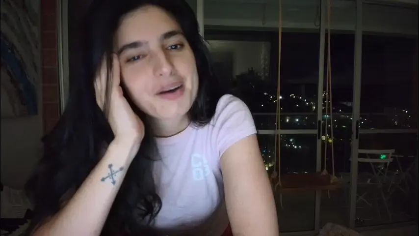 hollyshit_