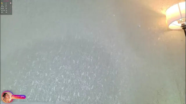 laralane_