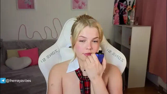maya_blonde18