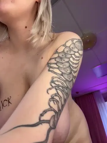 hugeboobsalice
