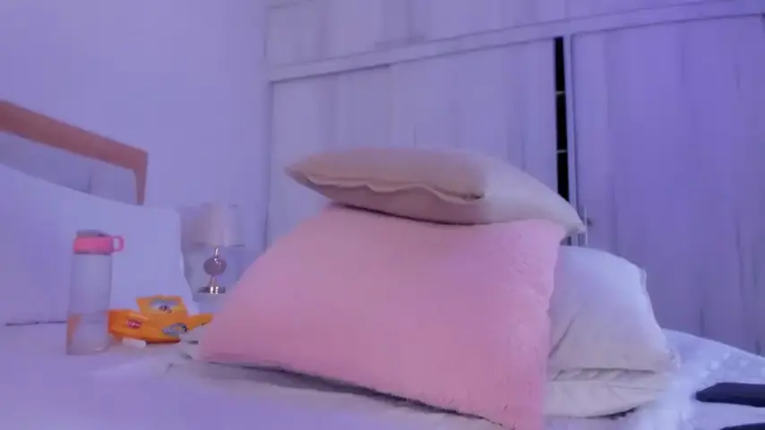 mia_hank