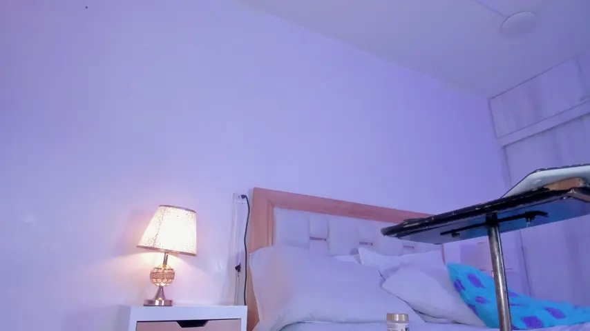 mia_hank
