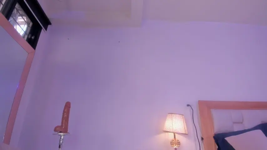 mia_hank