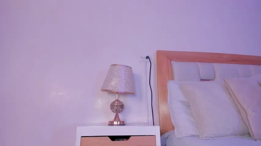 mia_hank