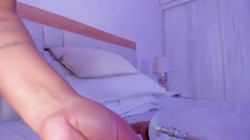 mia_hank