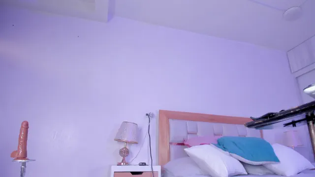 mia_hank