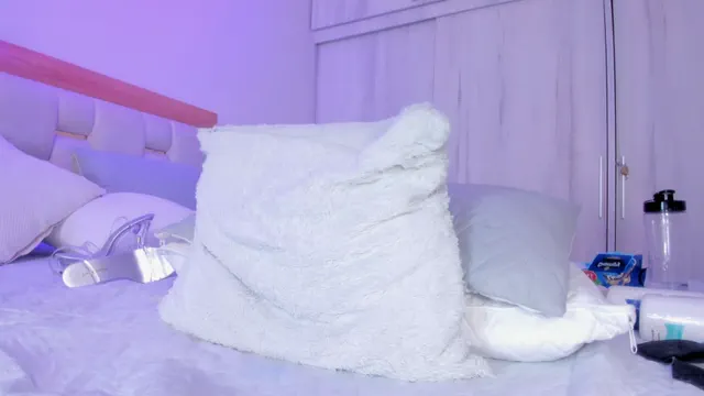 mia_hank