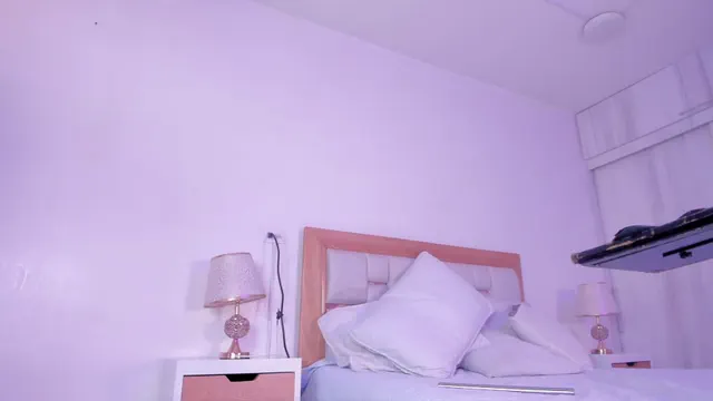 mia_hank